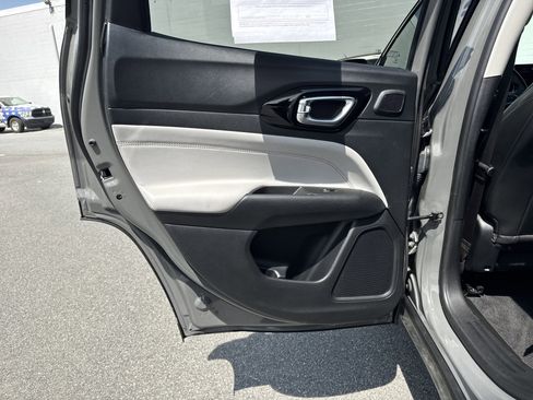 Used 2022 Jeep Compass Limited w/ Sun and Sound Group AWD/4WD image 33