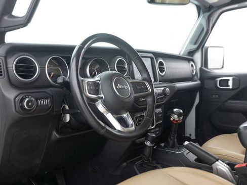 Used 2018 Jeep Wrangler Unlimited Sahara AWD/4WD image 25