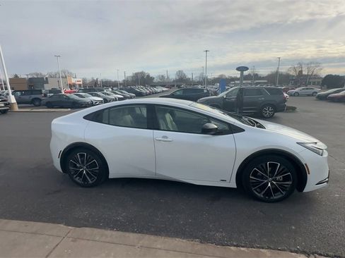 Used 2024 Toyota Prius XLE image 10