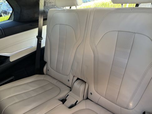 Used 2022 BMW X7 xDrive40i w/ Premium Package AWD/4WD image 33