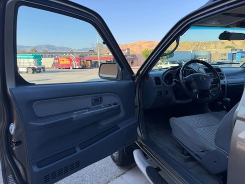 Used 2002 Nissan Frontier SE AWD/4WD image 9