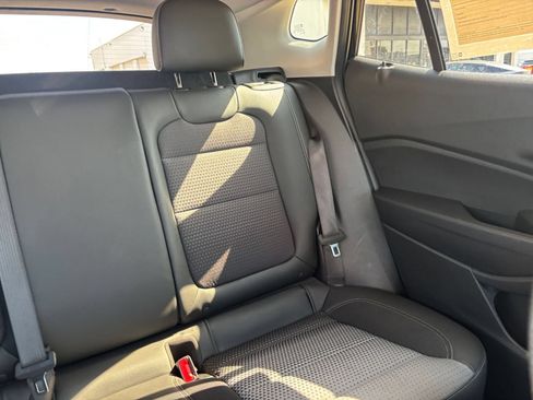 Used 2025 Chevrolet Trax LT FWD image 36
