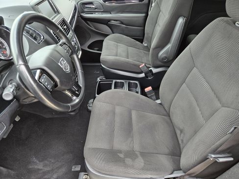 Used 2020 Dodge Grand Caravan SE FWD image 21
