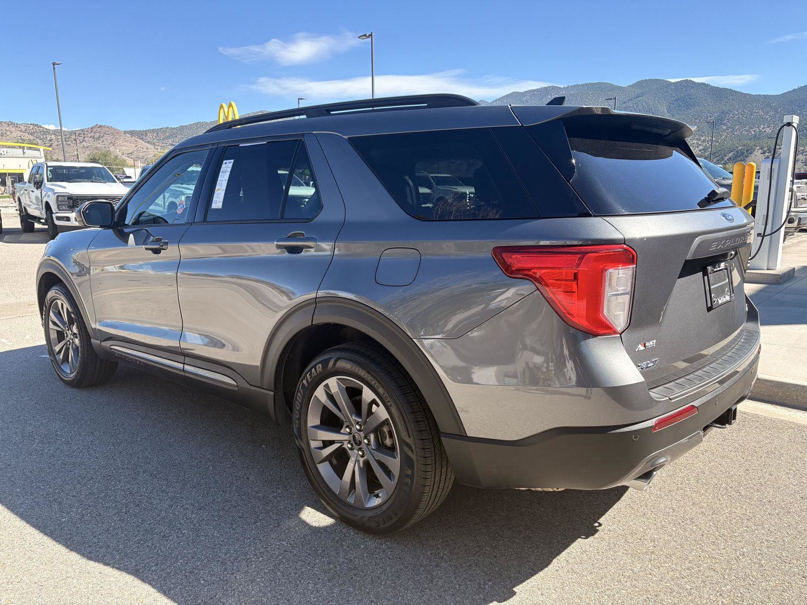 Used 2023 Ford Explorer XLT w/ Equipment Group 202A AWD/4WD image 3