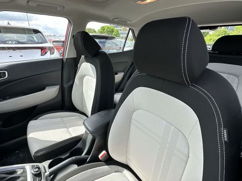 Used 2025 Hyundai Venue SEL FWD image 22
