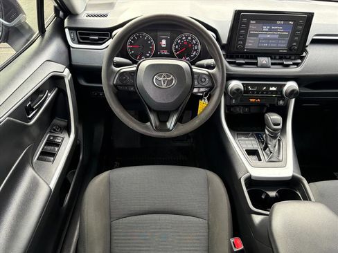 Used 2021 Toyota RAV4 LE image 18