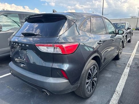 Used 2022 Ford Escape SE w/ SE Sport Appearance Package FWD image 3