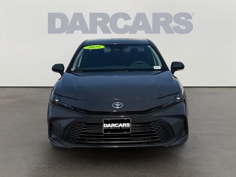 Used 2025 Toyota Camry LE image 2