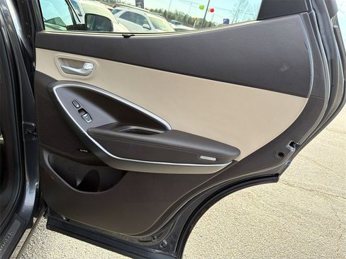Used 2017 Hyundai Santa Fe Sport image 16