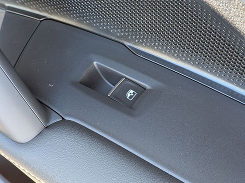 New 2026 Volkswagen Tiguan SE image 33