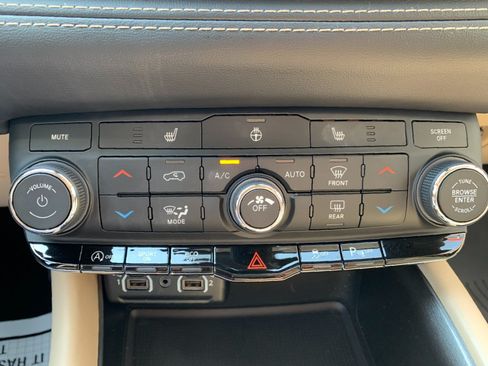 Used 2021 Dodge Durango SXT AWD/4WD image 21