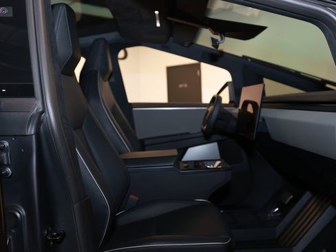 Used 2024 Tesla Cybertruck AWD Crew Cab image 17