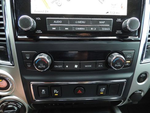 Used 2021 Nissan Titan SV w/ SV Convenience Package image 24