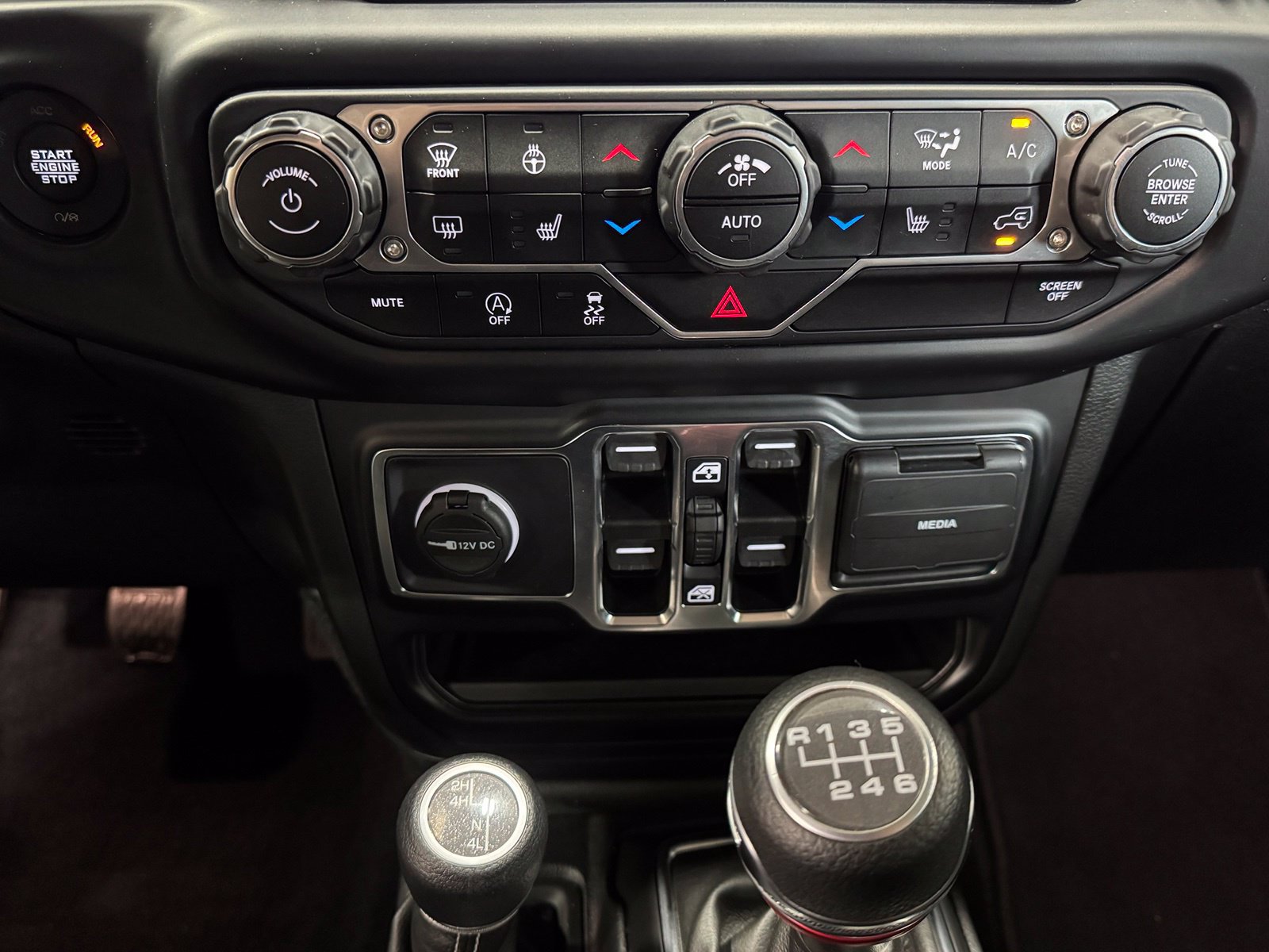 Used 2021 Jeep Wrangler Unlimited Sahara w/ Uconnect 4C Nav & Sound Group AWD/4WD image 27