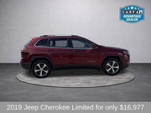 Used 2019 Jeep Cherokee Limited w/ Luxury Group image 2