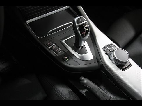 Used 2021 BMW 230i Coupe w/ M Sport Package RWD image 15