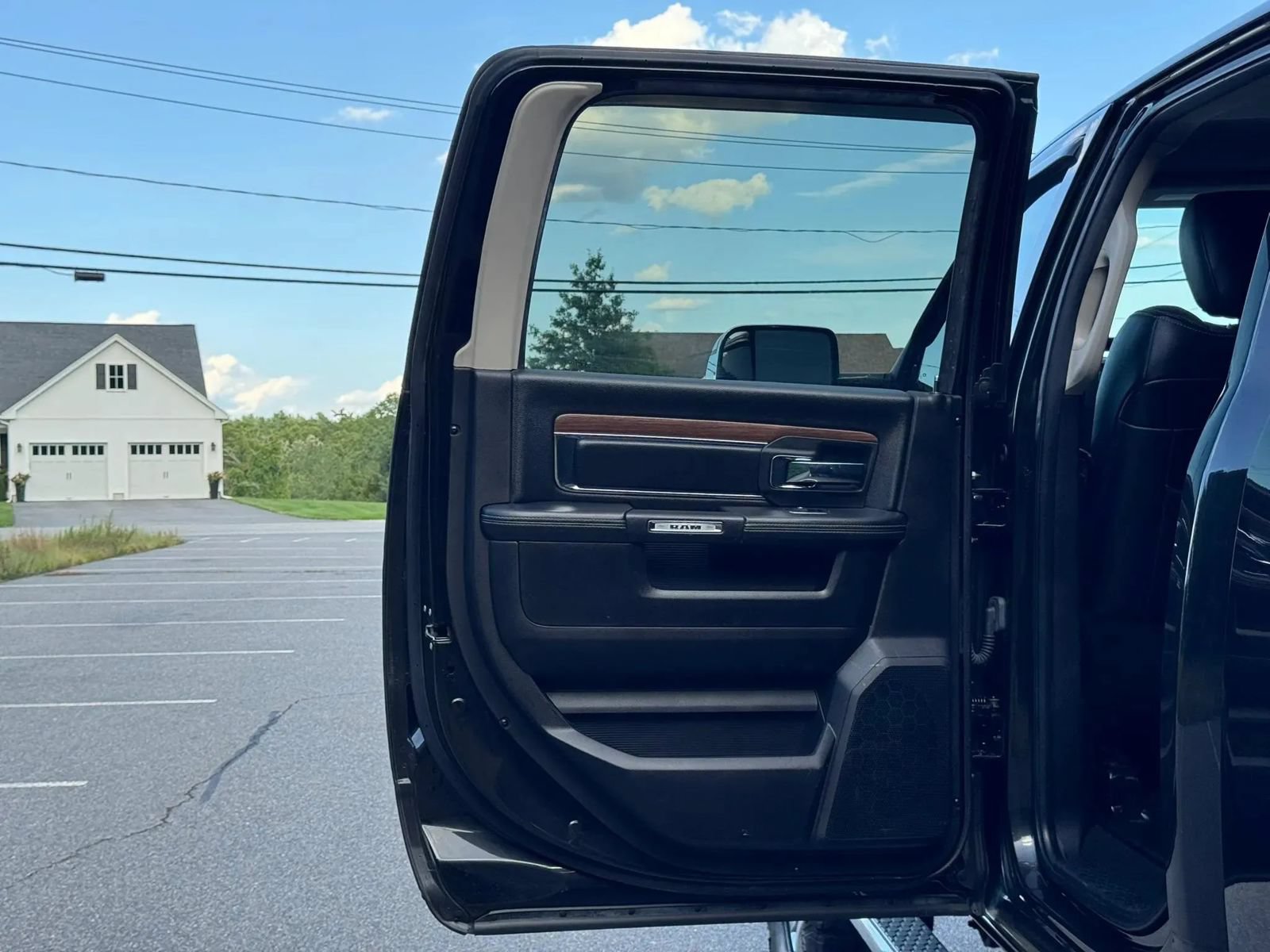 Used 2018 RAM 2500 Laramie w/ Snow Chief Group AWD/4WD image 11