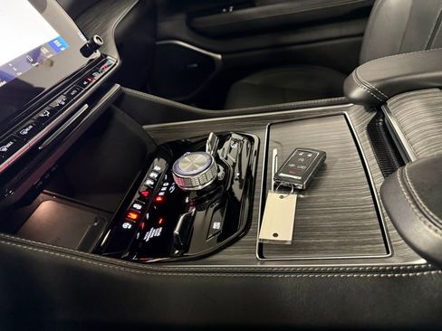 Used 2024 Jeep Wagoneer Series II w/ Convenience Group I image 14