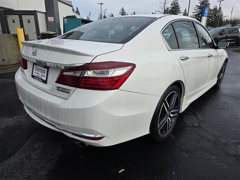 Used 2017 Honda Accord Sport Special Edition image 4