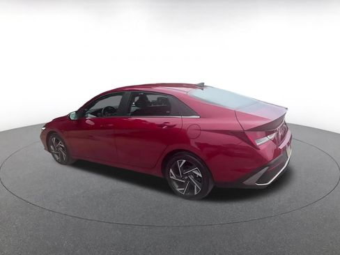 Used 2025 Hyundai Elantra SEL FWD image 10
