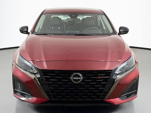 Used 2023 Nissan Altima 2.5 SR FWD image 9