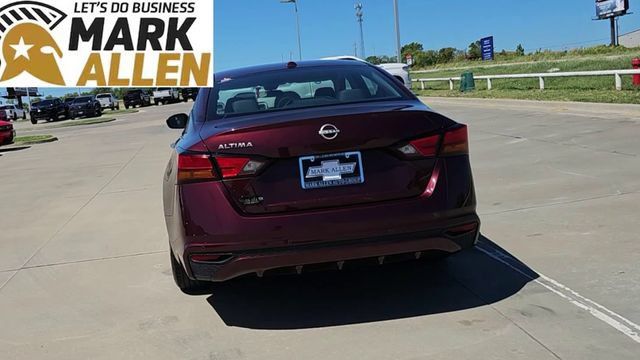 Used 2025 Nissan Altima 2.5 SV FWD image 7
