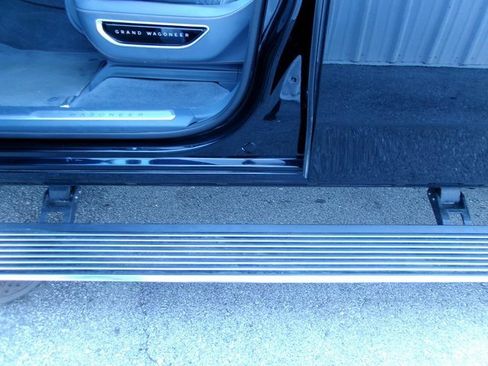 Used 2022 Jeep Grand Wagoneer Series II w/ Convenience Group III image 8