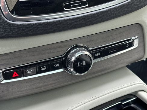 Used 2023 Volvo XC90 B6 Core w/ Climate Package image 23