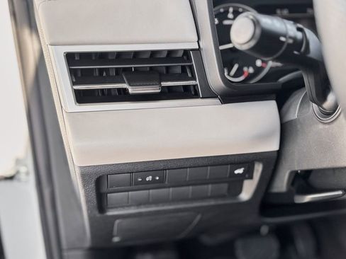Used 2025 Mitsubishi Outlander SE FWD image 22