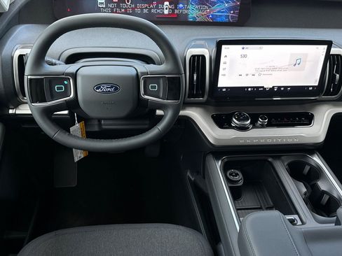 New 2026 Ford Expedition Active image 13
