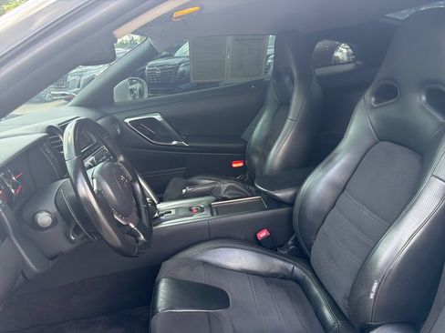 Used 2010 Nissan GT-R Premium AWD/4WD image 9