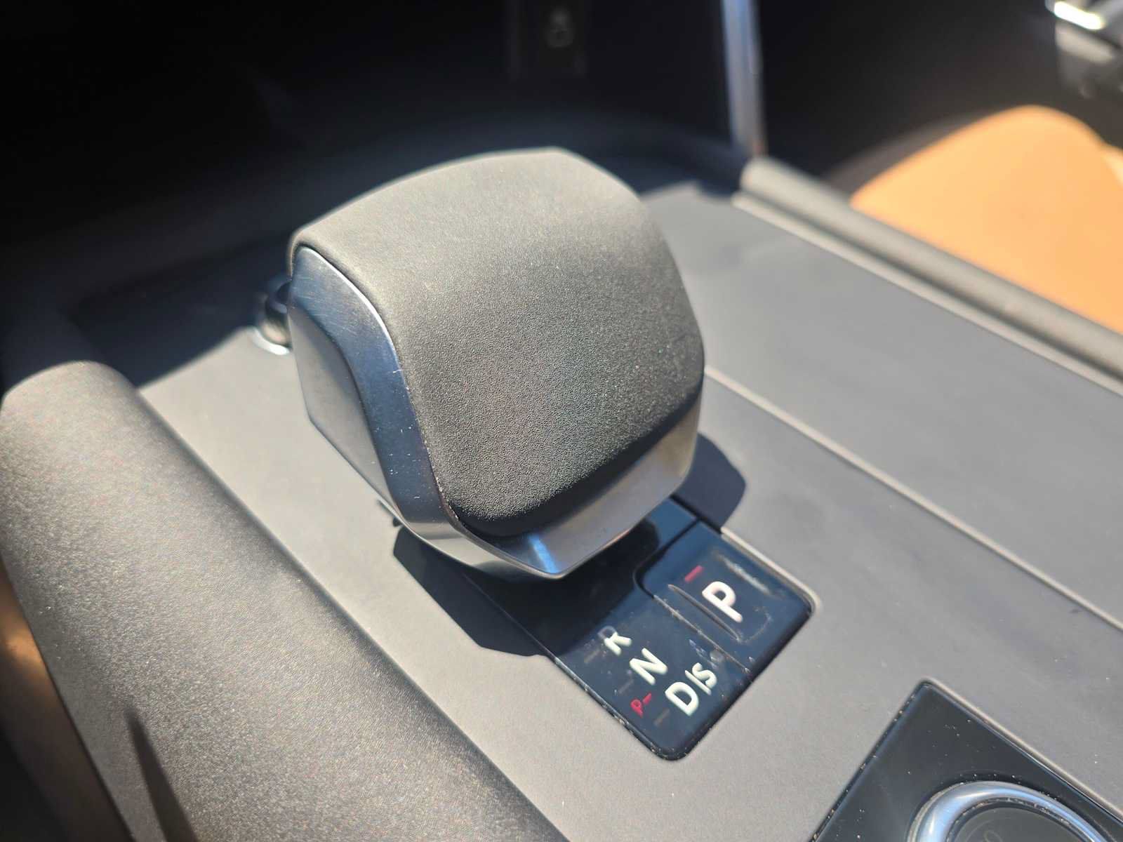 Used 2025 Land Rover Discovery Metropolitan Edition AWD/4WD image 33