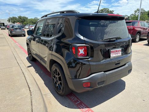 Used 2020 Jeep Renegade Altitude FWD image 8