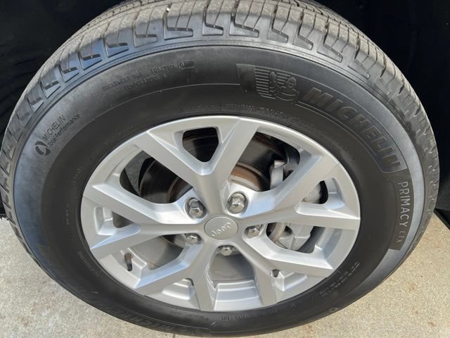 Used 2023 Jeep Grand Cherokee Limited AWD/4WD image 9
