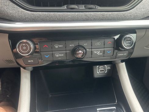 Used 2022 Jeep Compass Latitude w/ Convenience Group FWD image 31