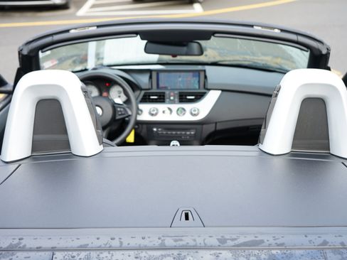Used 2011 BMW Z4 sDrive35is image 33