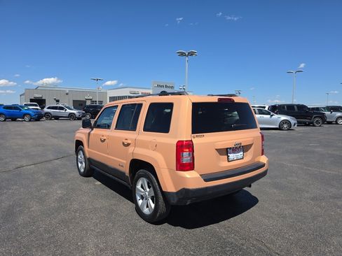 Used 2016 Jeep Patriot Latitude AWD/4WD image 6