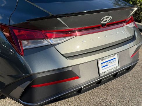 Used 2025 Hyundai Elantra Sport image 11