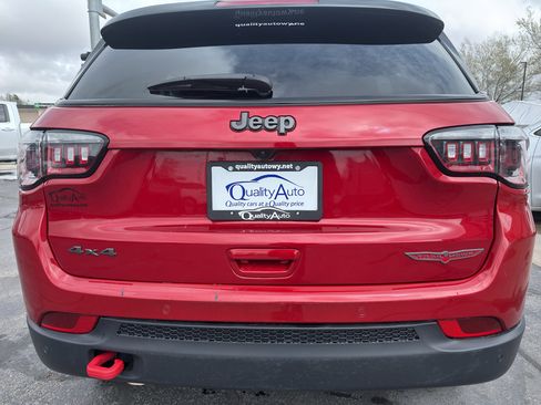 Used 2025 Jeep Compass Trailhawk AWD/4WD image 3