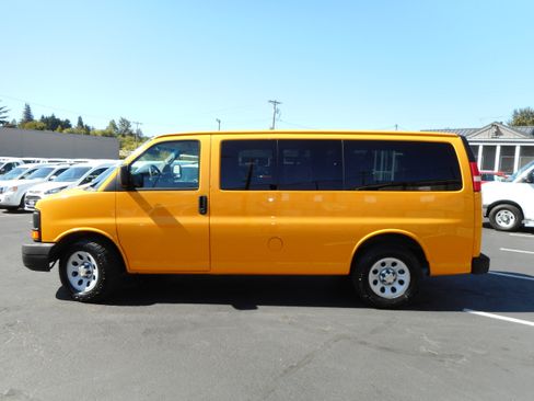 Used 2010 Chevrolet Express 1500 LS image 2