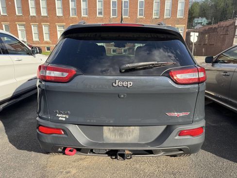 Used 2017 Jeep Cherokee Trailhawk w/ Comfort/Convenience Group AWD/4WD image 8