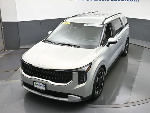 Used 2026 Kia Carnival EX FWD image 25