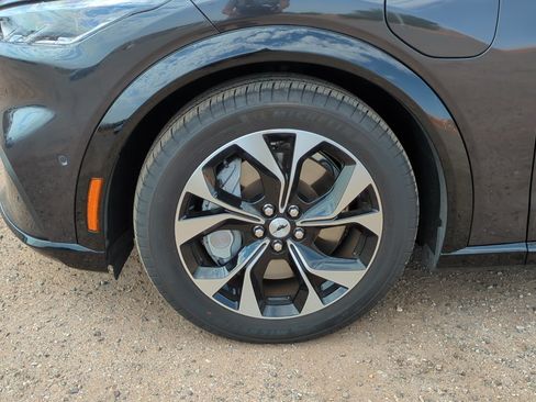 Used 2022 Ford Mustang Mach-E Premium RWD image 10