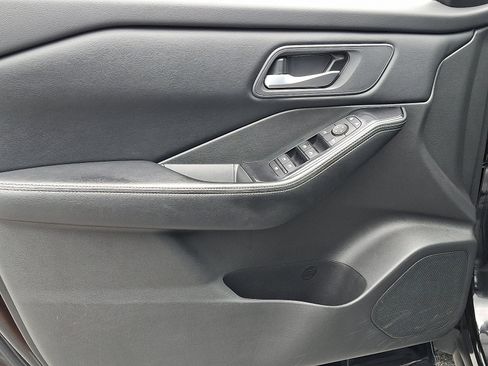 Used 2025 Nissan Rogue SV AWD/4WD image 11