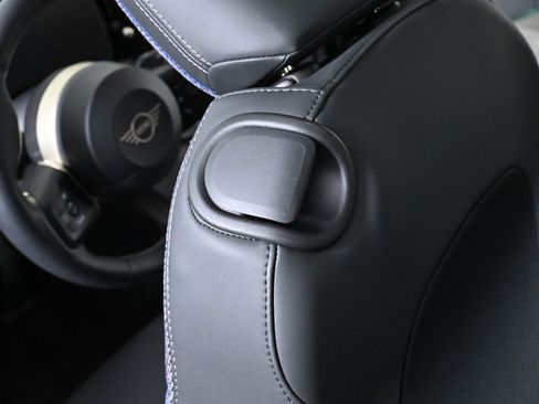 Used 2025 MINI Cooper 2-Door Hardtop image 21