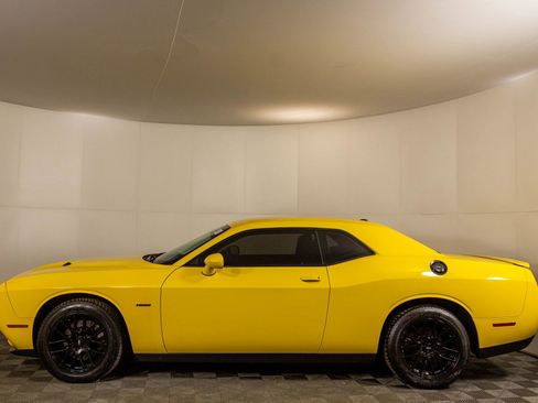 Used 2017 Dodge Challenger R/T image 17