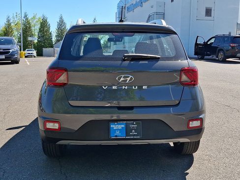 Used 2024 Hyundai Venue SEL FWD image 5