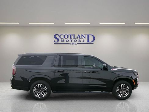 Used 2025 Chevrolet Suburban Z71 AWD/4WD image 5