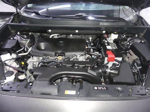 Used 2021 Toyota RAV4 XLE AWD/4WD image 12