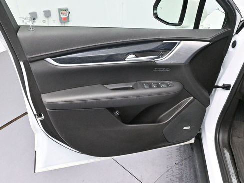 Certified 2024 Cadillac XT5 Premium Luxury w/ LPO, Floor Liner Package image 9